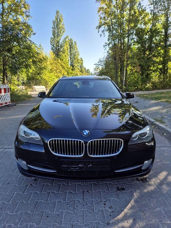 Schwarz Gebraucht 2011 BMW 525 Kombi | 12.000 € (Superpreis) - Bild 1/4