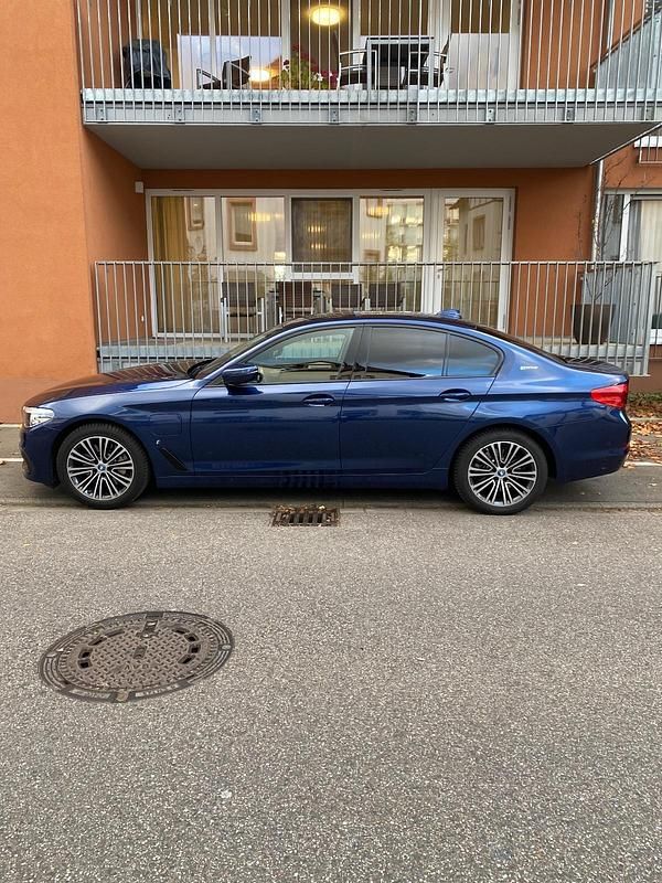 Blau Gebraucht 2019 BMW 530 Sport Line Limousine | 24.699 € (Superpreis) - Bild 1/4