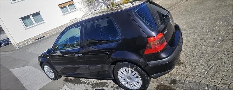 Gebraucht VW Golf IV 105 PS (77 kW) 2002 Kleinwagen