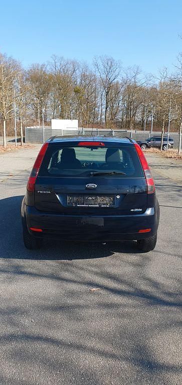 Gebraucht Ford Fiesta 69 PS (50 kW) 2005 Blau Kleinwagen