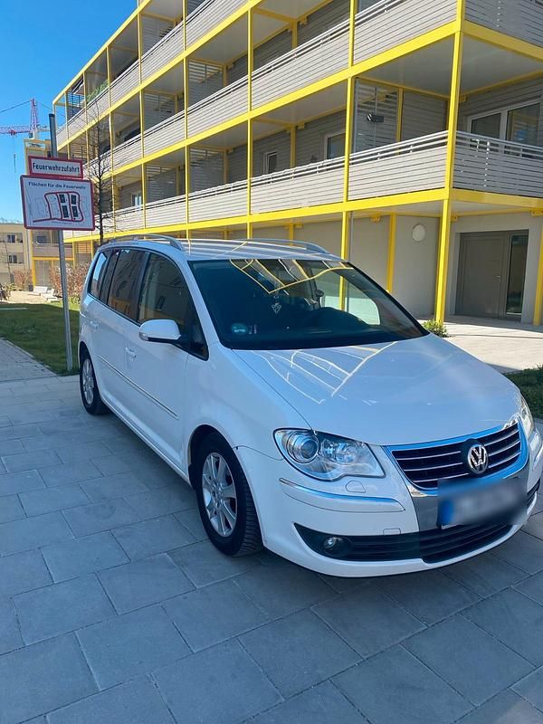 Weiß Gebraucht 2007 VW Touran Van / Kleinbus | 4.999 € (Etwas zu teuer) - Bild 1/4