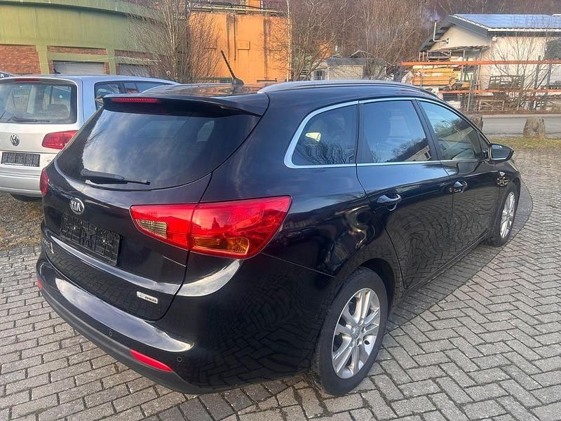 Gebraucht Kia Ceed Sportswagon FIFA World Cup Edition 128 PS (94 kW) 2014 Schwarz Kombi