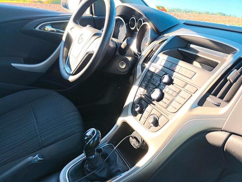 Silber Gebraucht 2011 Opel Astra Limousine | 2.500 € (Fairer Preis) - Bild 1/4