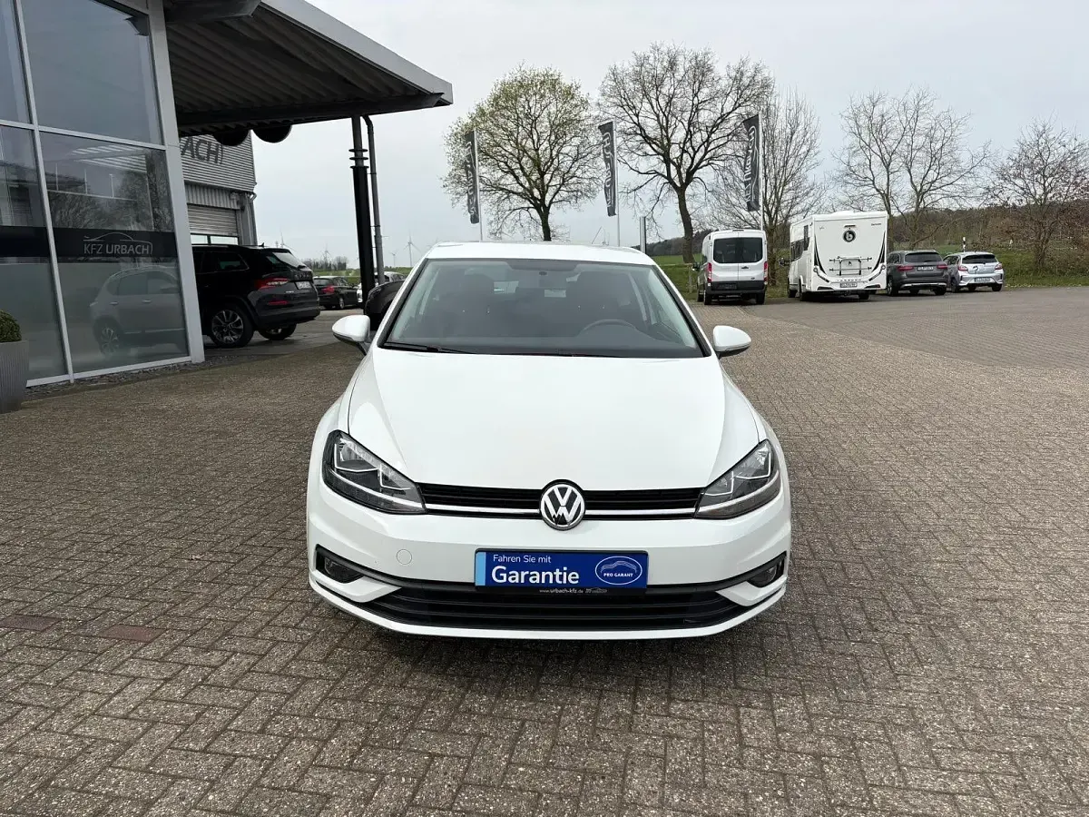 Second-hand VW Golf VII Trendline 116 CP (85 kW) 2018 Alb Hatchback