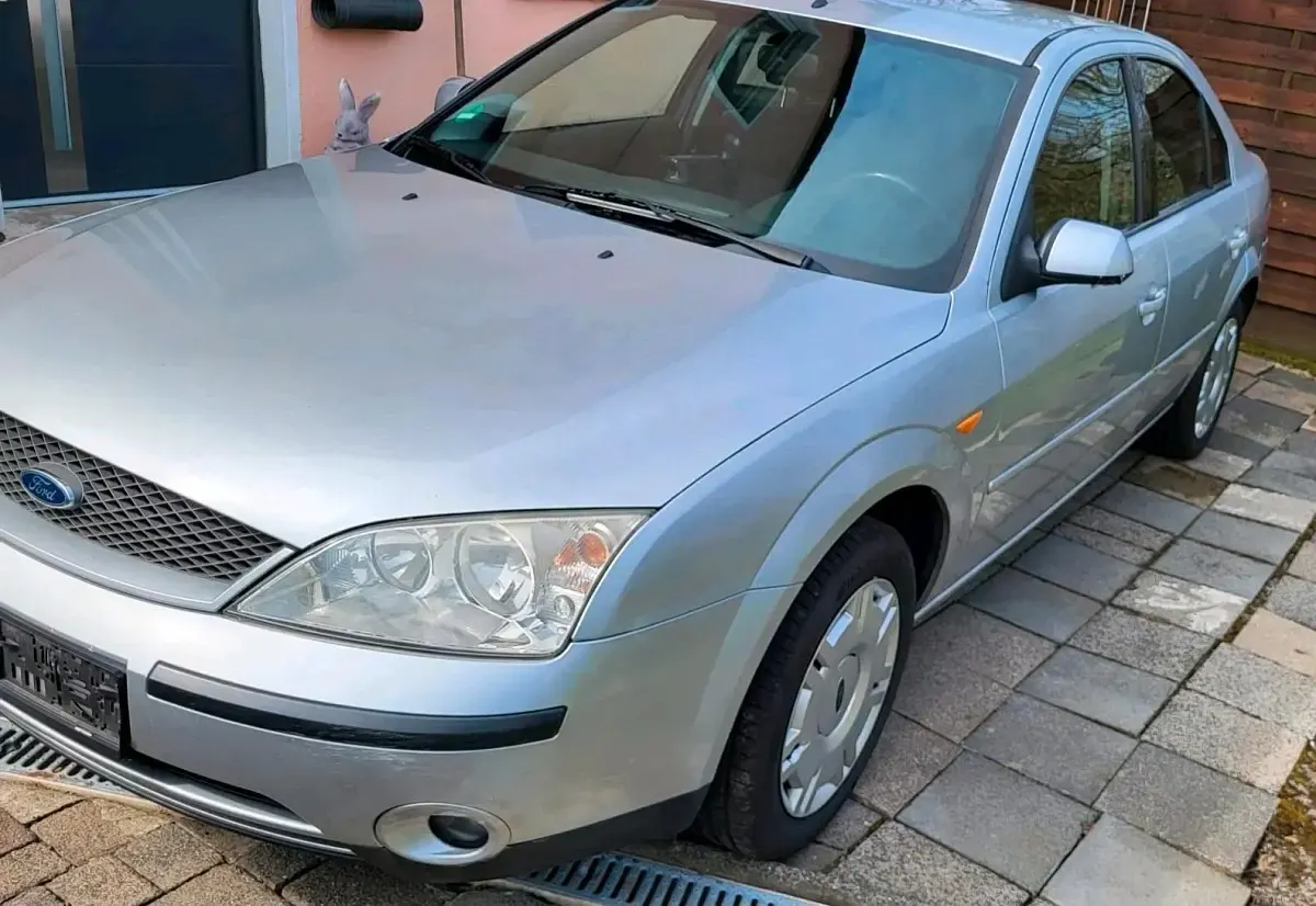 Gebraucht Ford Mondeo 125 PS (91 kW) 2002 Silber Coupé