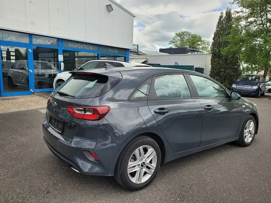 Używany Kia Ceed 160 KM (117 kW) 2021 Szary Hatchback