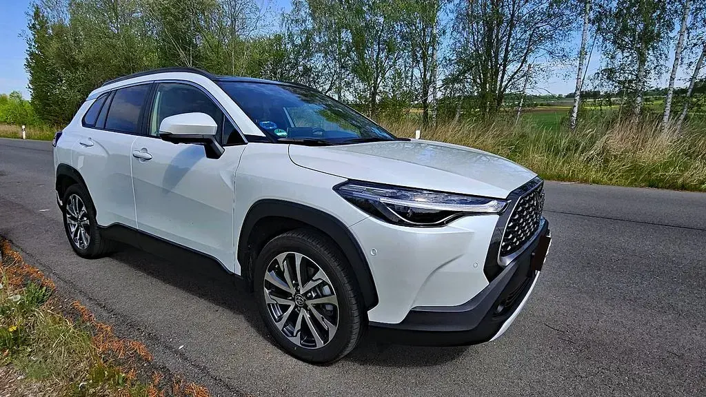 Gebraucht Toyota Corolla Cross Lounge 197 PS (144 kW) 2024 Weiß SUV