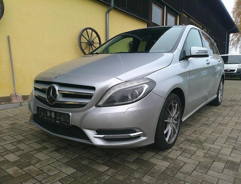 Silber Gebraucht 2013 Mercedes 220 Limousine | 6.250 € (Guter Preis) - Bild 1/4