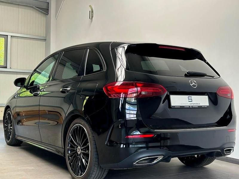 Gebraucht Mercedes B200 AMG line 150 PS (110 kW) 2023 Schwarz Van / Kleinbus