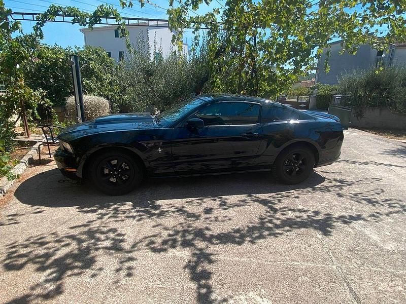 Schwarz Gebraucht 2012 Ford Mustang Coupé | 13.500 € - Bild 1/4