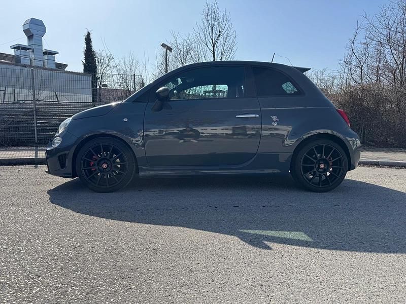 Usado Abarth 695 165 HP (121 kW) 2017 Cinzento Citadino