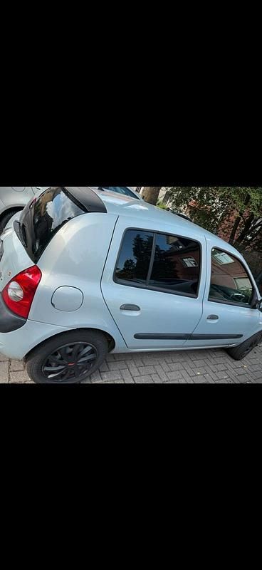 Gebraucht Renault Clio II 75 PS (55 kW) 2004 Silber Kleinwagen