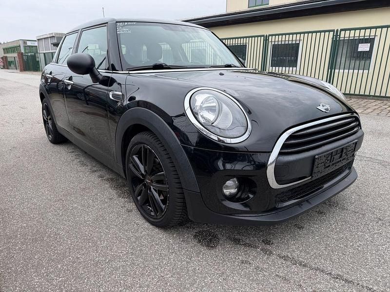 Usado Mini ONE 102 HP (75 kW) 2015 Preto Citadino