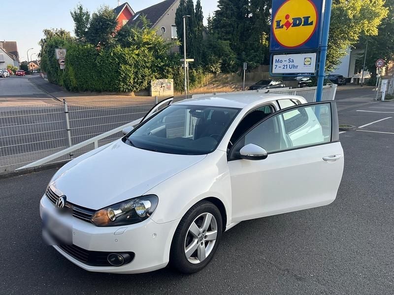 Weiß Gebraucht 2010 VW Golf VI Team Limousine | 3.900 € (Fairer Preis) - Bild 1/4
