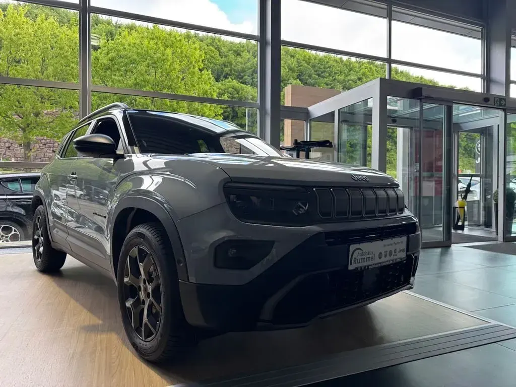 Neu Jeep Avenger Overland 145 PS (106 kW) 2026 Grau SUV