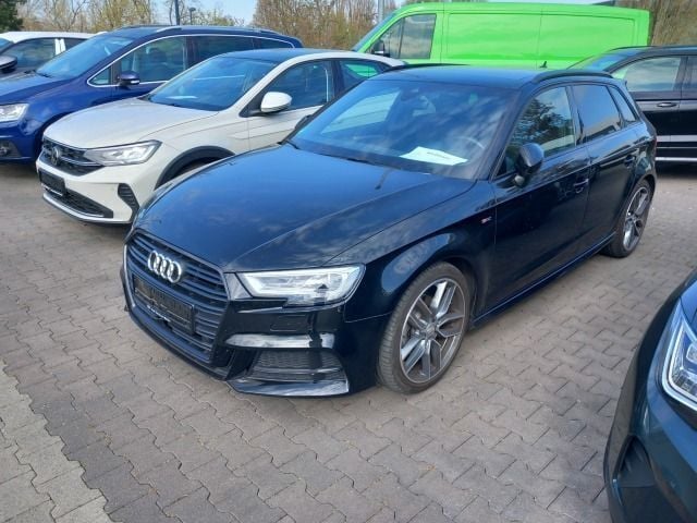Gebraucht Audi A3 Sportback S-Line 150 PS (110 kW) 2019 Schwarz Kleinwagen