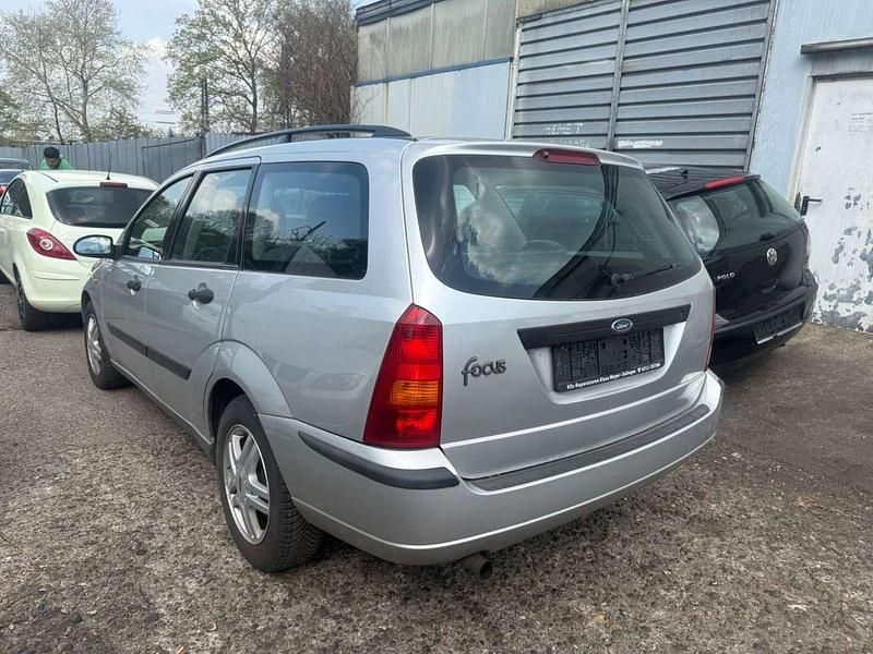 Second-hand Ford Focus Ghia 101 CP (74 kW) 2003 Argintiu Break