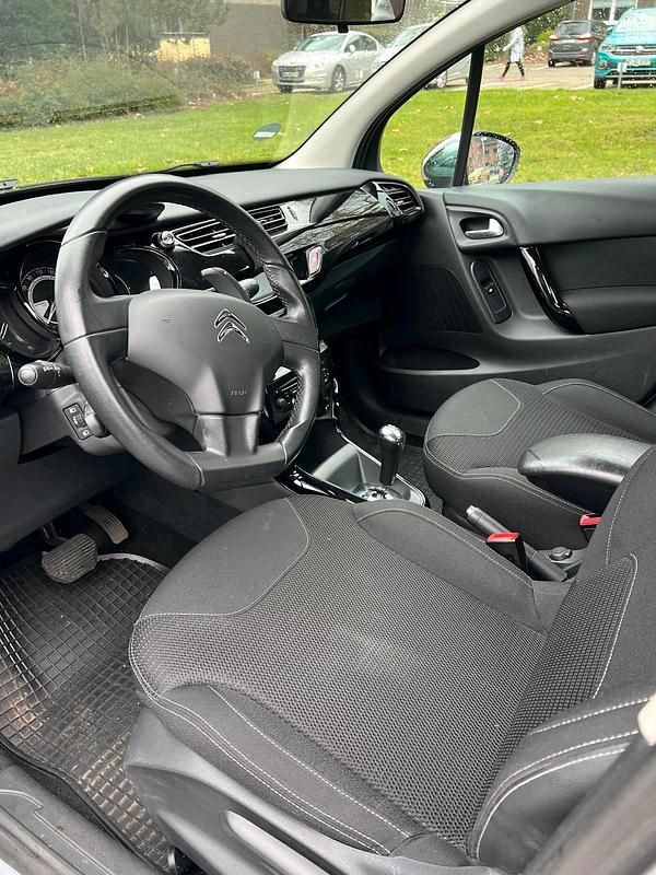 Silber Gebraucht 2014 Citroën C3 Attraction Kleinwagen | 5.990 € (Superpreis) - Bild 1/4