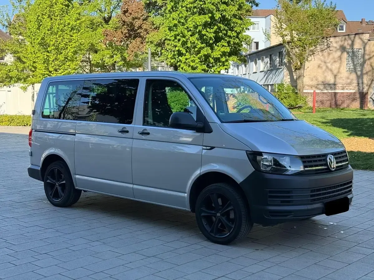 Gebraucht VW Transporter 150 PS (110 kW) 2018 Silber Van