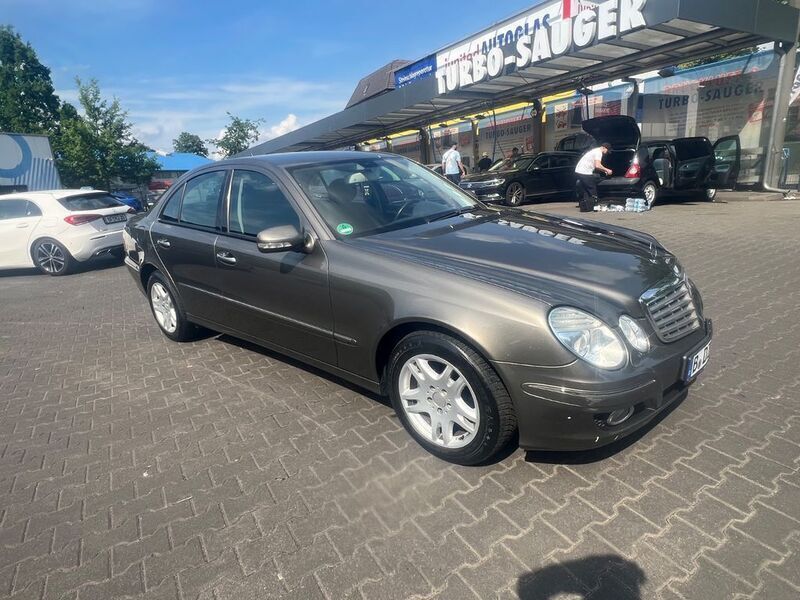 Braun Gebraucht 2007 Mercedes E220 Elegance Limousine | 6.500 € (Etwas zu teuer) - Bild 1/4