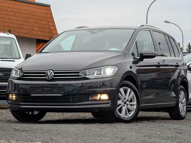 Uranograu Gebraucht 2025 VW Touran Highline Van / Kleinbus | 33.388 € (Guter Preis) - Bild 1/4