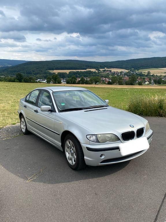 Silber Gebraucht 2004 BMW 318 Limousine | 3.790 € (Etwas zu teuer) - Bild 1/4