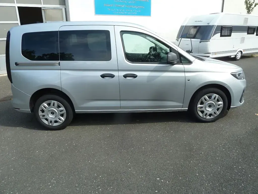Gebraucht Ford Tourneo Connect Trend 122 PS (89 kW) 2024 Silber Van / Kleinbus