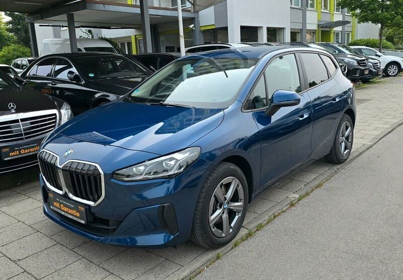 Blau Gebraucht 2024 BMW 218 Active Tourer Performance Van / Kleinbus | 27.950 € (Superpreis) - Bild 1/4