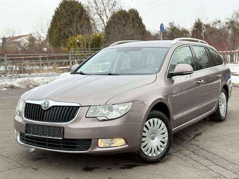 Violett Gebraucht 2011 Skoda Superb Elegance Kombi | 4.990 € (Guter Preis) - Bild 1/4