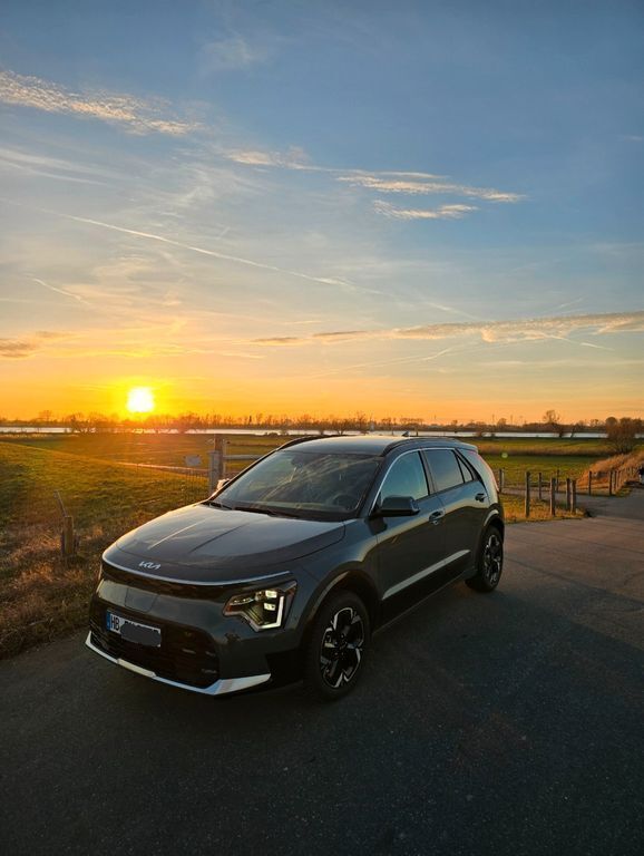 Grün Gebraucht 2023 Kia e-Niro Vision SUV | 28.900 € (Fairer Preis) - Bild 1/4