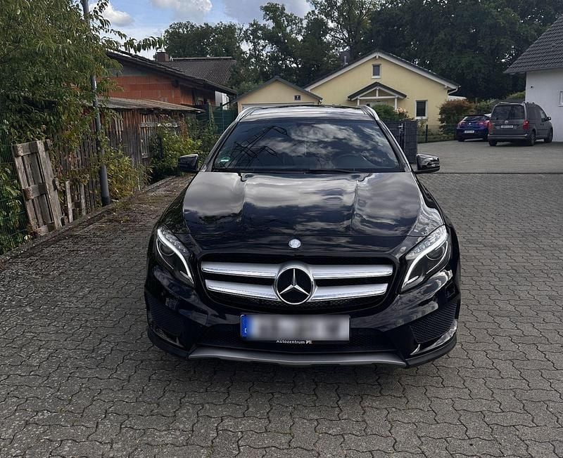 Gebraucht Mercedes GLA220 AMG line 177 PS (130 kW) 2015 Schwarz SUV