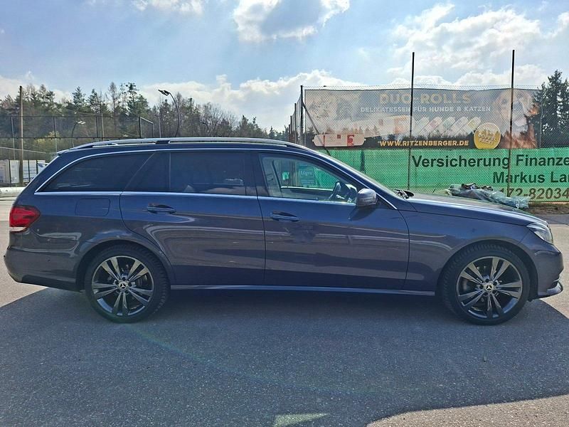 Gebraucht Mercedes E200 184 PS (135 kW) 2014 Blau Kombi