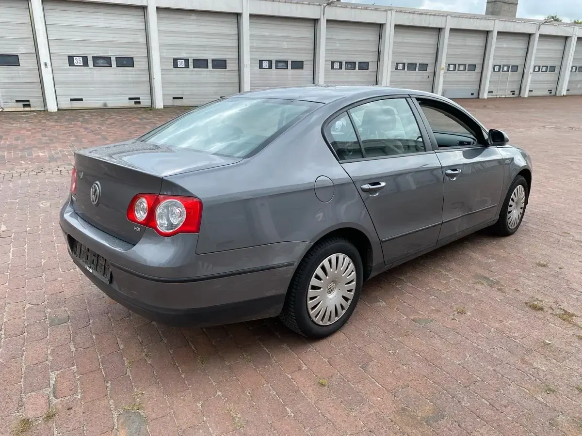 Gebraucht VW Passat 116 PS (85 kW) 2005 Grau Limousine