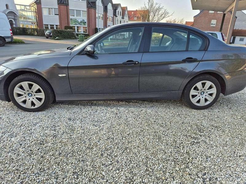 Gebraucht BMW 318 129 PS (94 kW) 2006 Sparkling graphite metallic Limousine