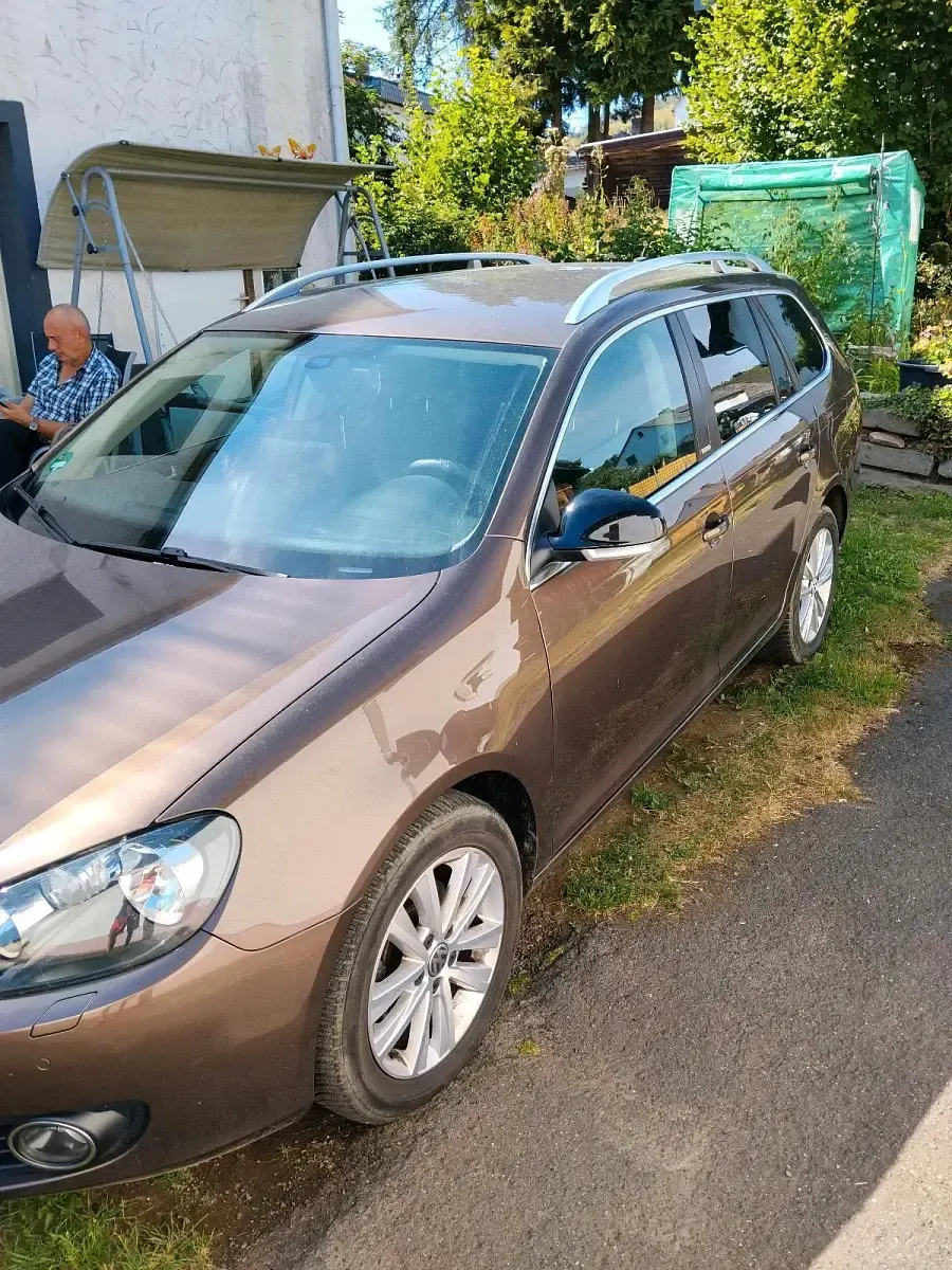 Gebraucht VW Golf VI 85 PS (62 kW) 2011 Braun Kombi