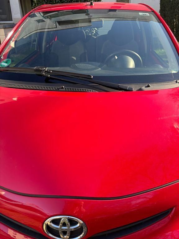 Gebraucht Toyota Aygo Edition 68 PS (50 kW) 2012 Rot Kleinwagen