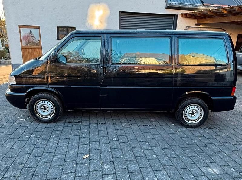 Second-hand VW Caravelle 102 CP (75 kW) 2002 Negru Van