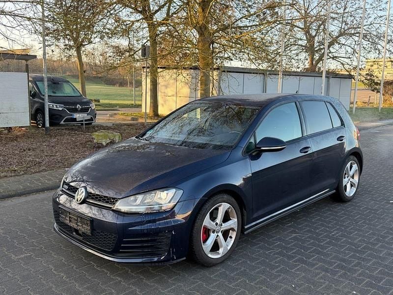 Blau Gebraucht 2015 VW Golf Sound Limousine | 10.750 € (Superpreis) - Bild 1/4