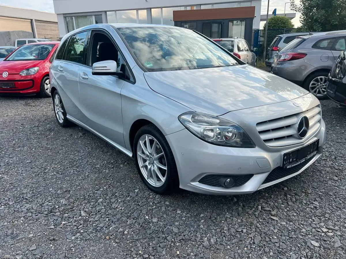 Gebraucht Mercedes B180 110 PS (80 kW) 2013 Silber Kleinwagen
