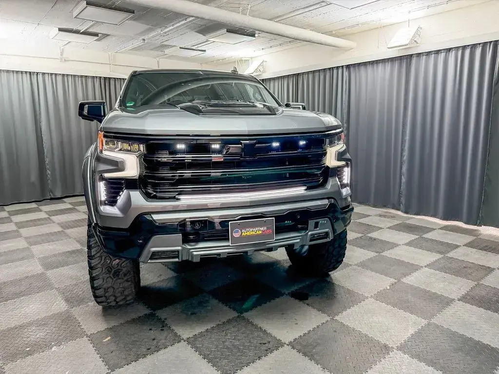 Gebraucht Chevrolet Silverado 426 PS (313 kW) 2024 Grau SUV