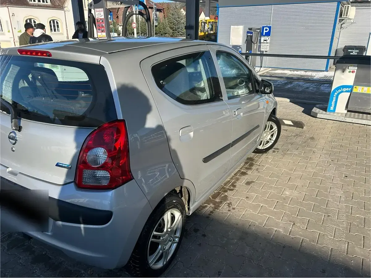 Gebraucht Nissan Pixo 69 PS (50 kW) 2009 Silber Kleinwagen
