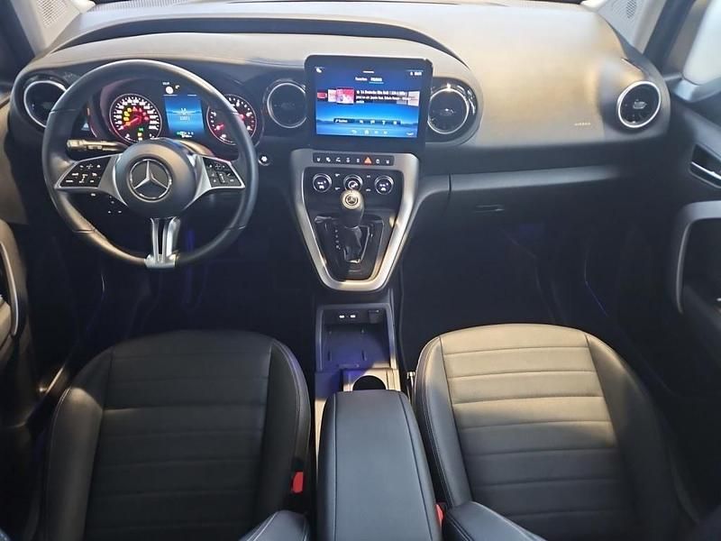 Gebraucht Mercedes T180 Progressive 116 PS (85 kW) 2025 Rot Van / Kleinbus