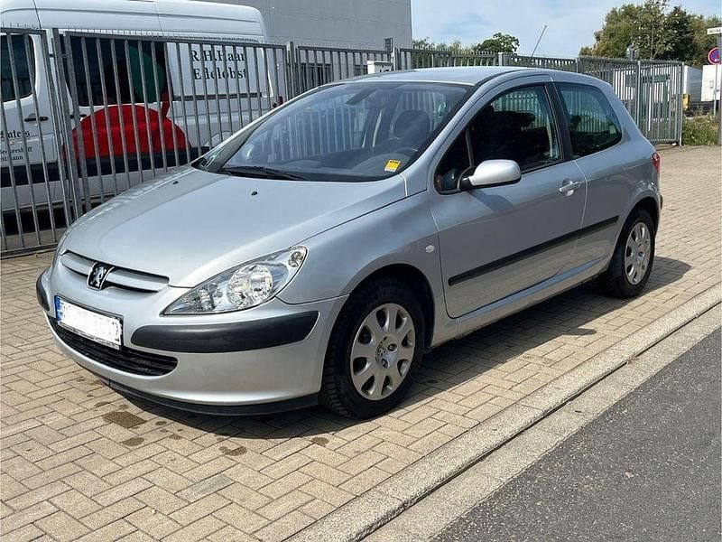 Silber Gebraucht 2002 Peugeot 307 Tendance Limousine | 2.350 € (Fairer Preis) - Bild 1/4