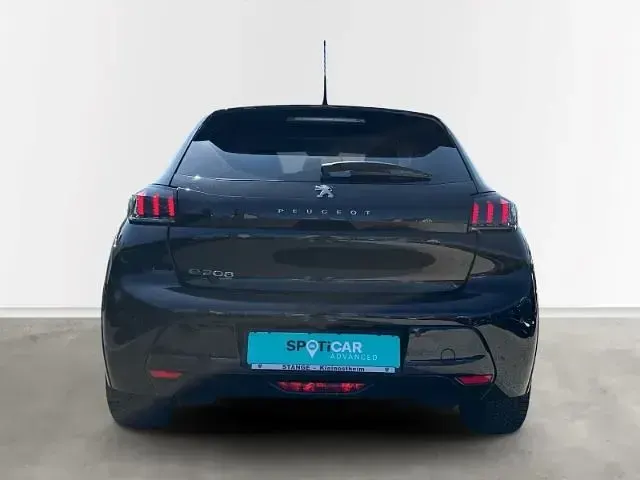 Gebraucht Peugeot e-208 Allure 100 kW (136 PS) 2023 Schwarz Kleinwagen