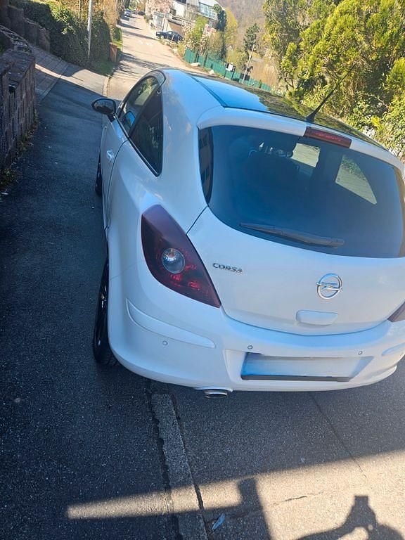 Gebraucht Opel Corsa Color Edition 87 PS (63 kW) 2011 Weiß Kleinwagen