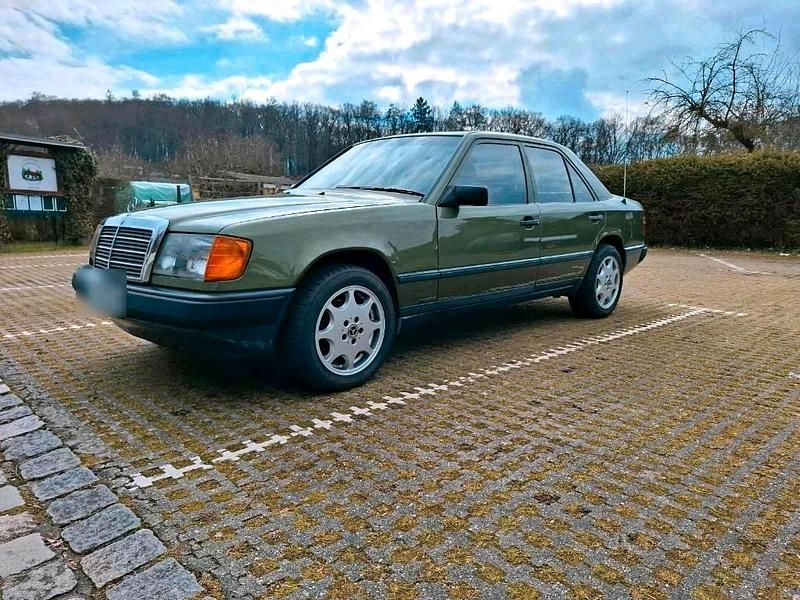 Second-hand Mercedes E250 90 CP (66 kW) 1987 Verde Berlinǎ