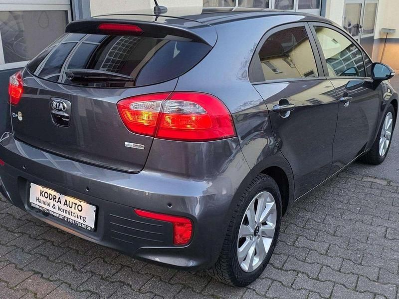 Gebraucht Kia Rio DREAM-TEAM Edition 84 PS (61 kW) 2016 Grau Kleinwagen