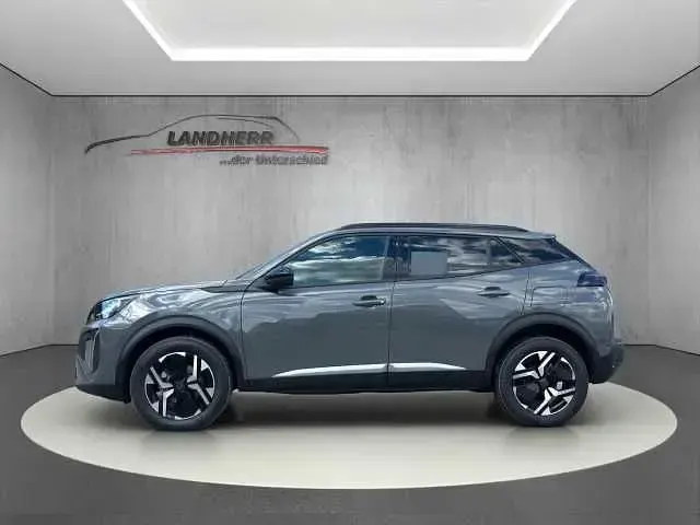 Neu Peugeot 2008 Allure 131 PS (96 kW) 2025 Grau selenium SUV
