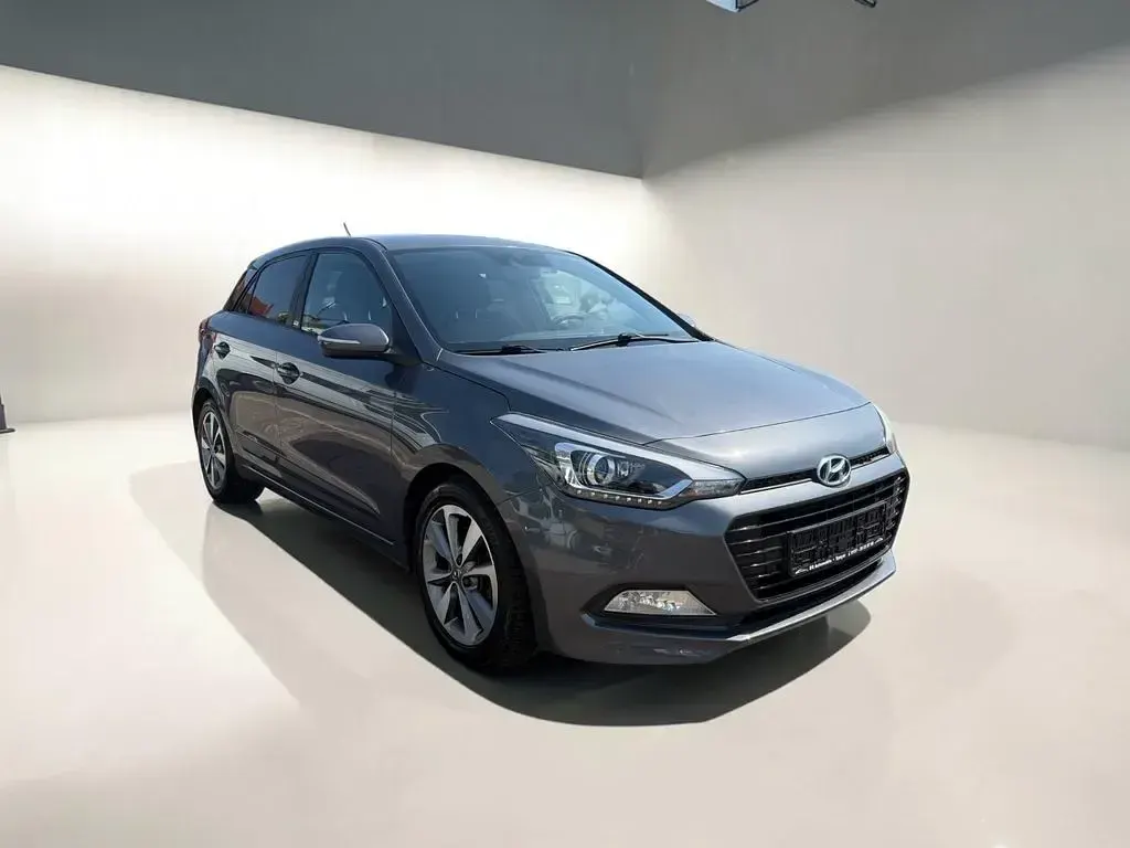 Gebraucht Hyundai i20 101 PS (74 kW) 2016 Blau Limousine