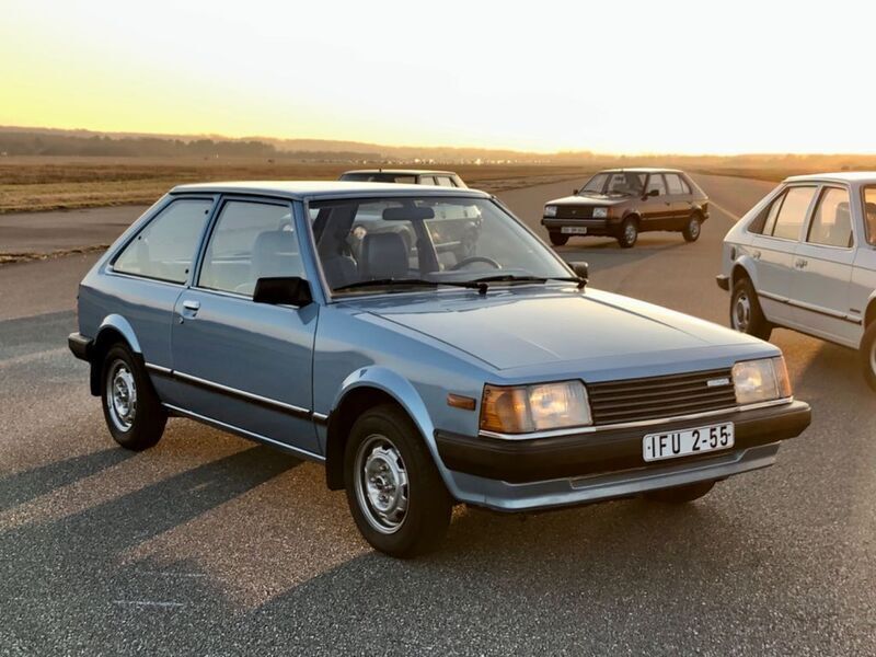 Blau Gebraucht 1981 Mazda 323 Limousine | 6.990 € - Bild 1/4
